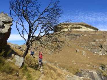 Blue skies and snadstone ridges on the Raptors Way