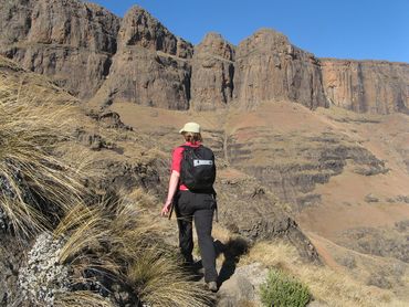 Start of Day 2 – the basalt cap of the Amphitheatre looms large.  You will be heading up and over.