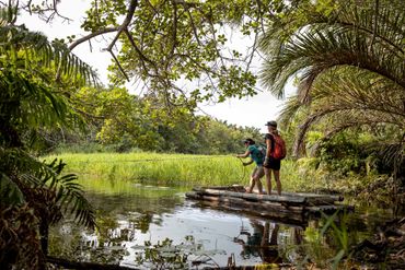 Crossing the Siyadla river at Fourth lake by raffia-pont